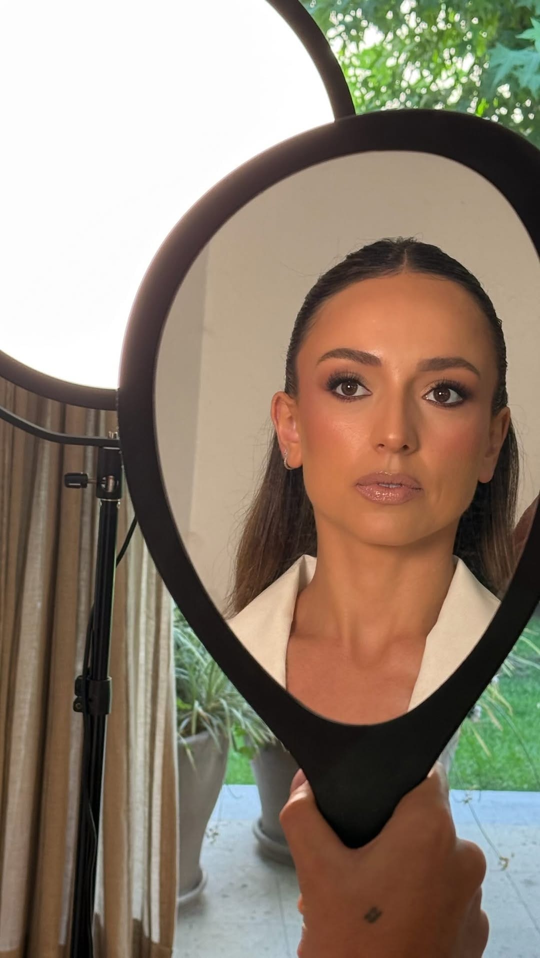 Post 3 by Regina del Valle | Makeup Social y Novias on Instagram (video)