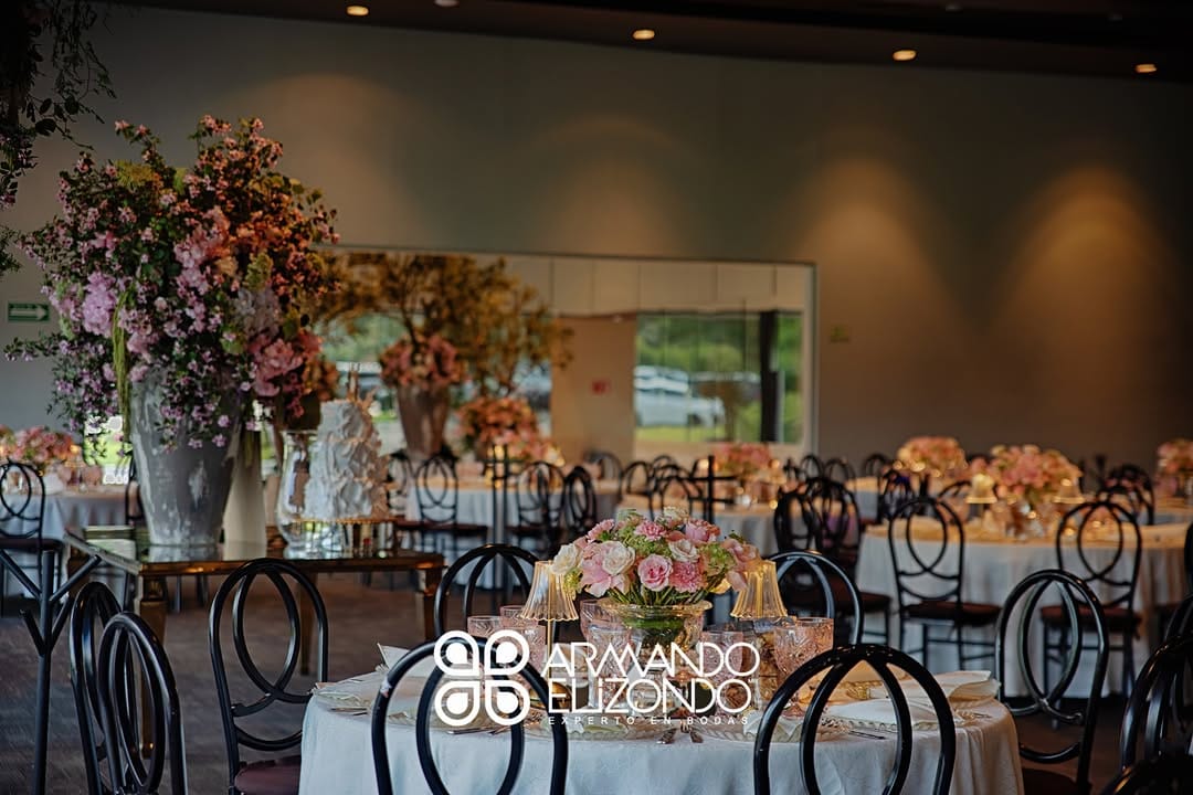 Post 2 by Armando Elizondo Eventos on Instagram (carousel)