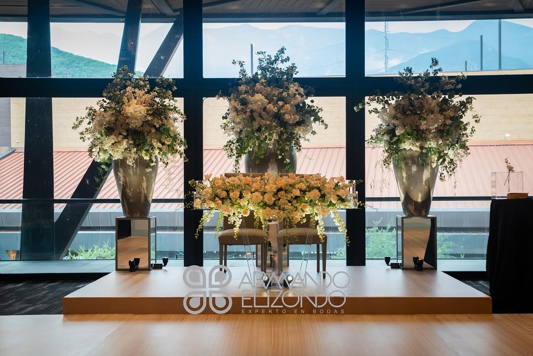 Post 7 by Armando Elizondo Eventos on Instagram (carousel)