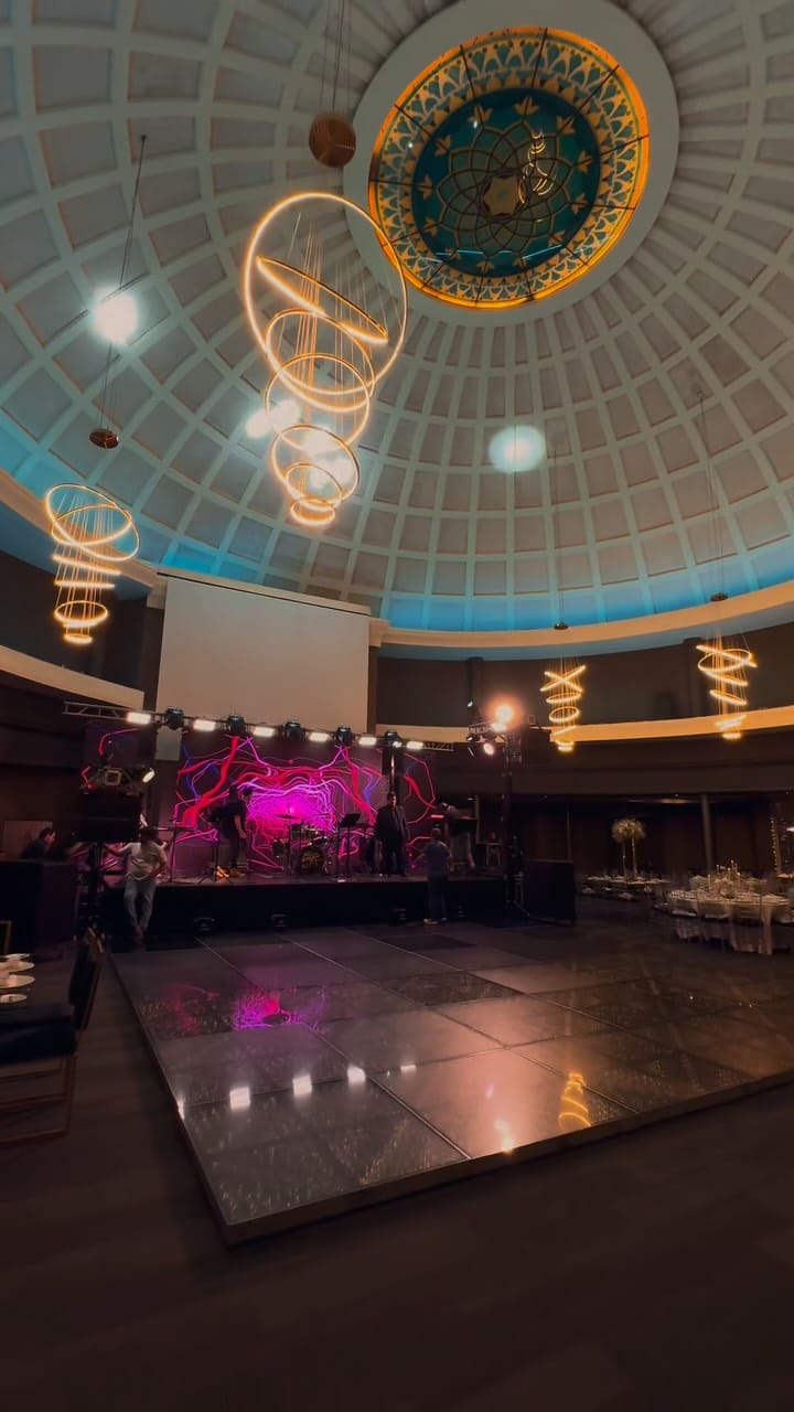 Post 5 by Armando Elizondo Eventos on Instagram (video)