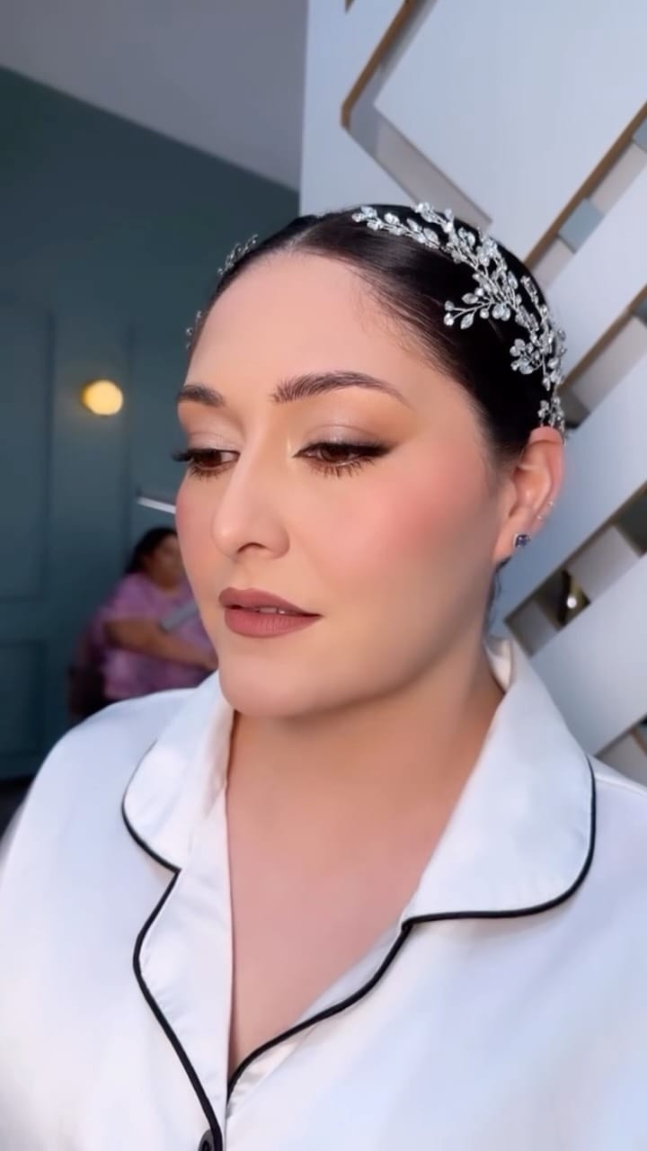 Post 4 by Gabriela Zertuche Hair on Instagram (video)