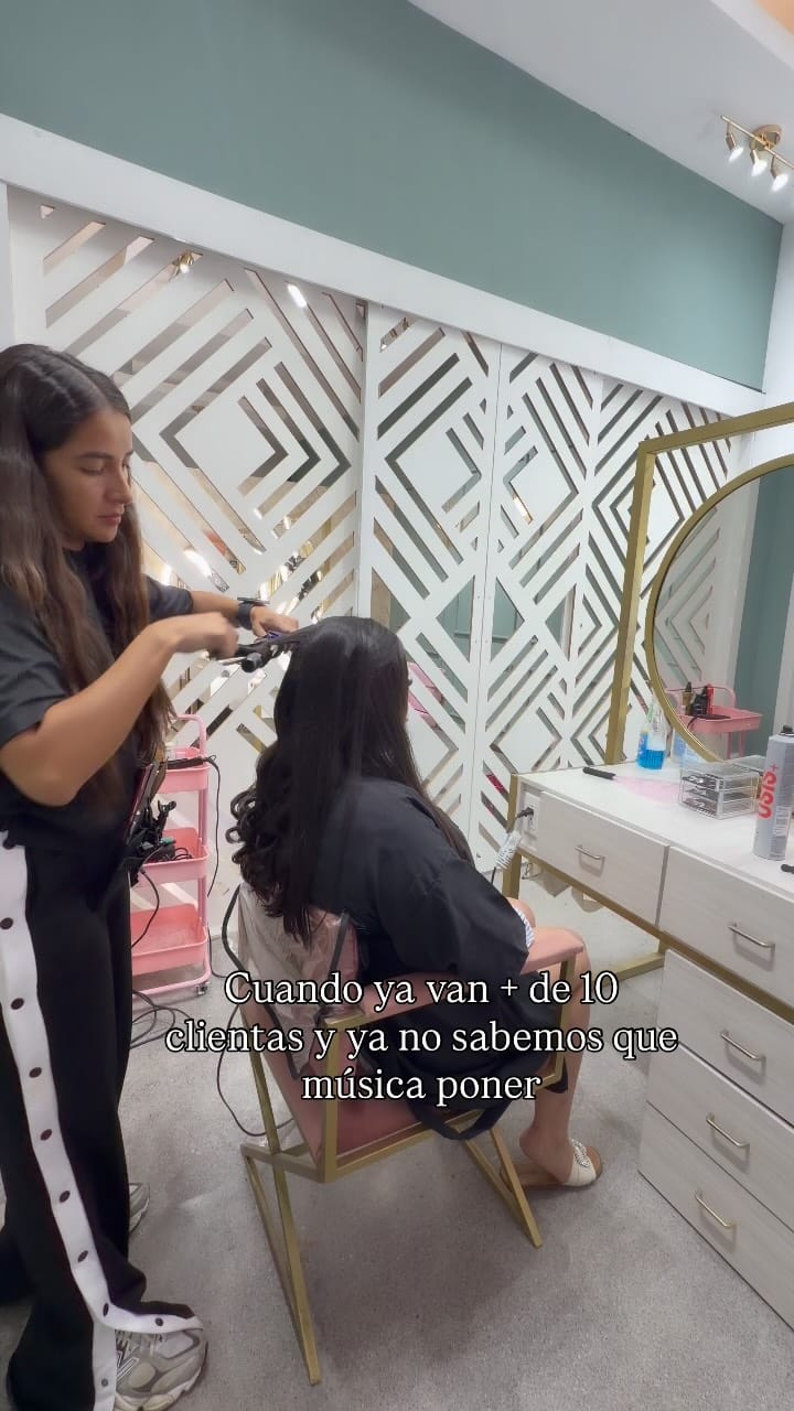 Post 2 by Gabriela Zertuche Hair on Instagram (video)