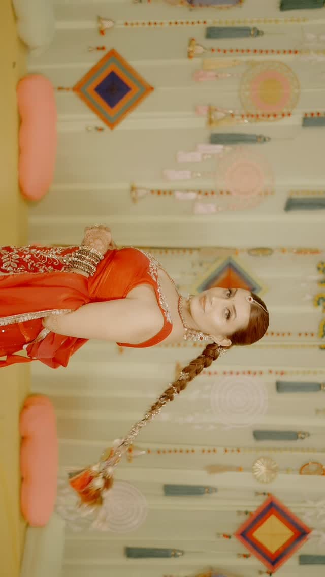 Post 5 by Himani Rawat on Instagram (video)