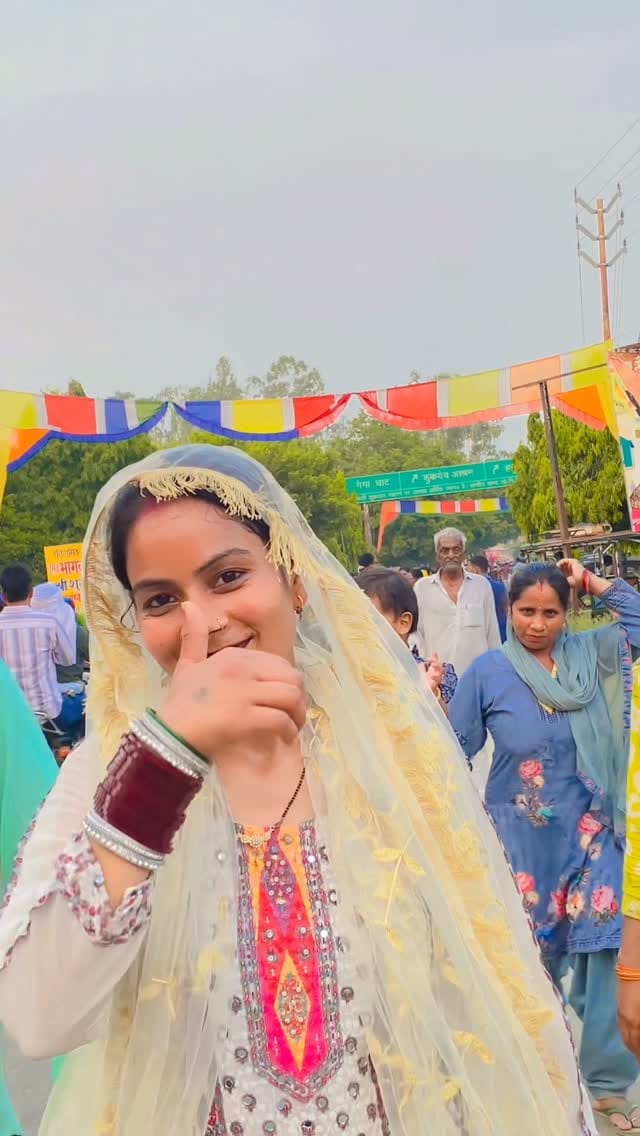 Post 7 by shivani_jatavni_001 on Instagram (video)