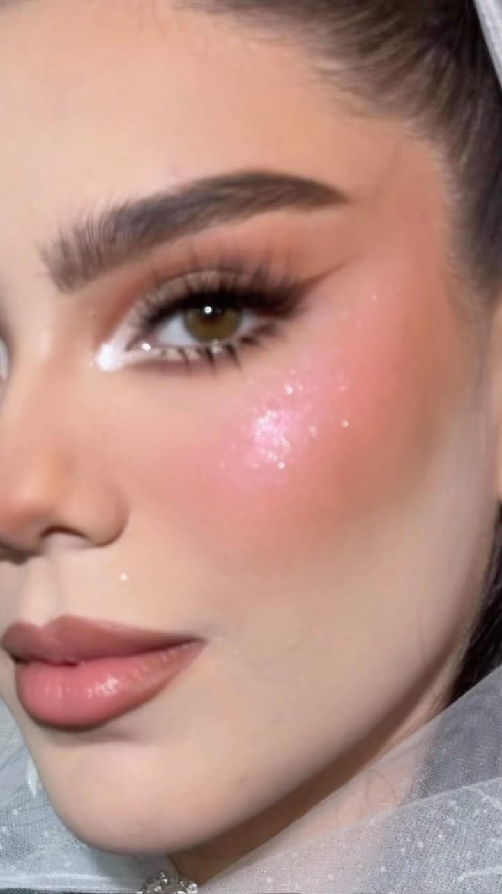 Post 5 by Anahi Terrazas Makeup on Instagram (video)