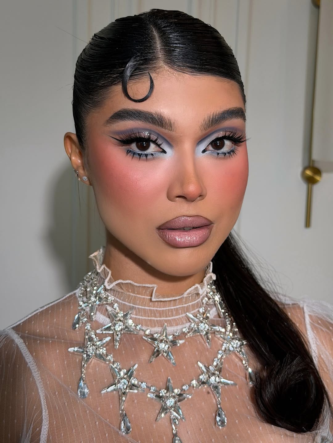 Post 4 by Anahi Terrazas Makeup on Instagram (carousel)