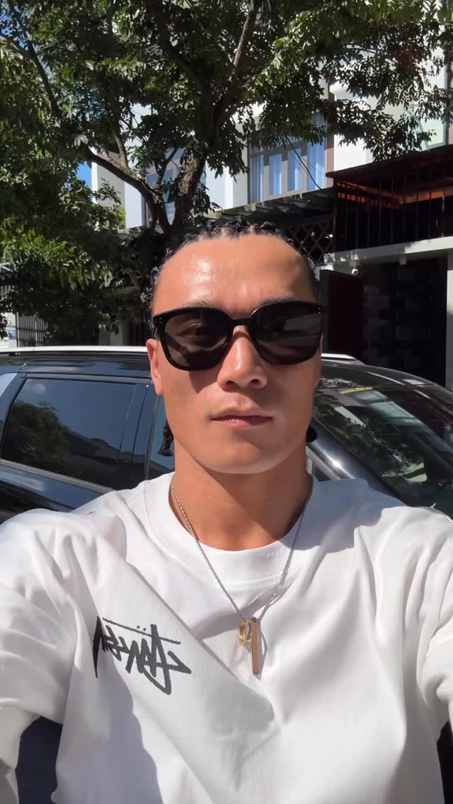 Post 10 by Dũng Bùi Tiến on Instagram (video)