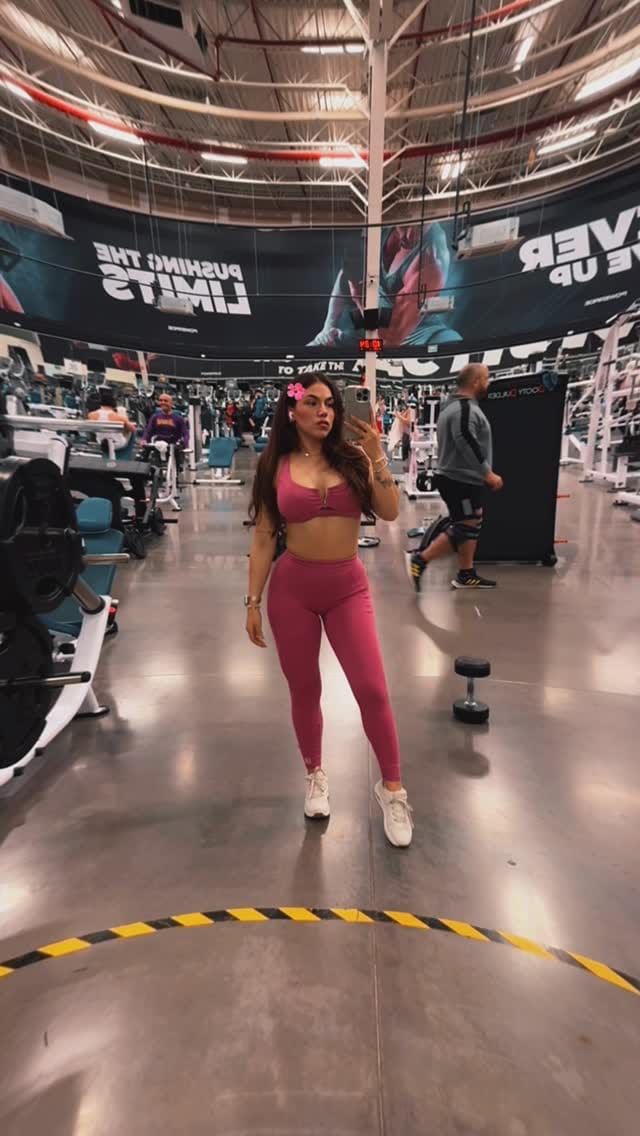 Post 2 by Alexa Gámez on Instagram (video)