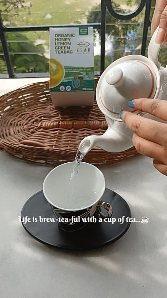 Post 5 by Ésah Tea on Instagram (video)