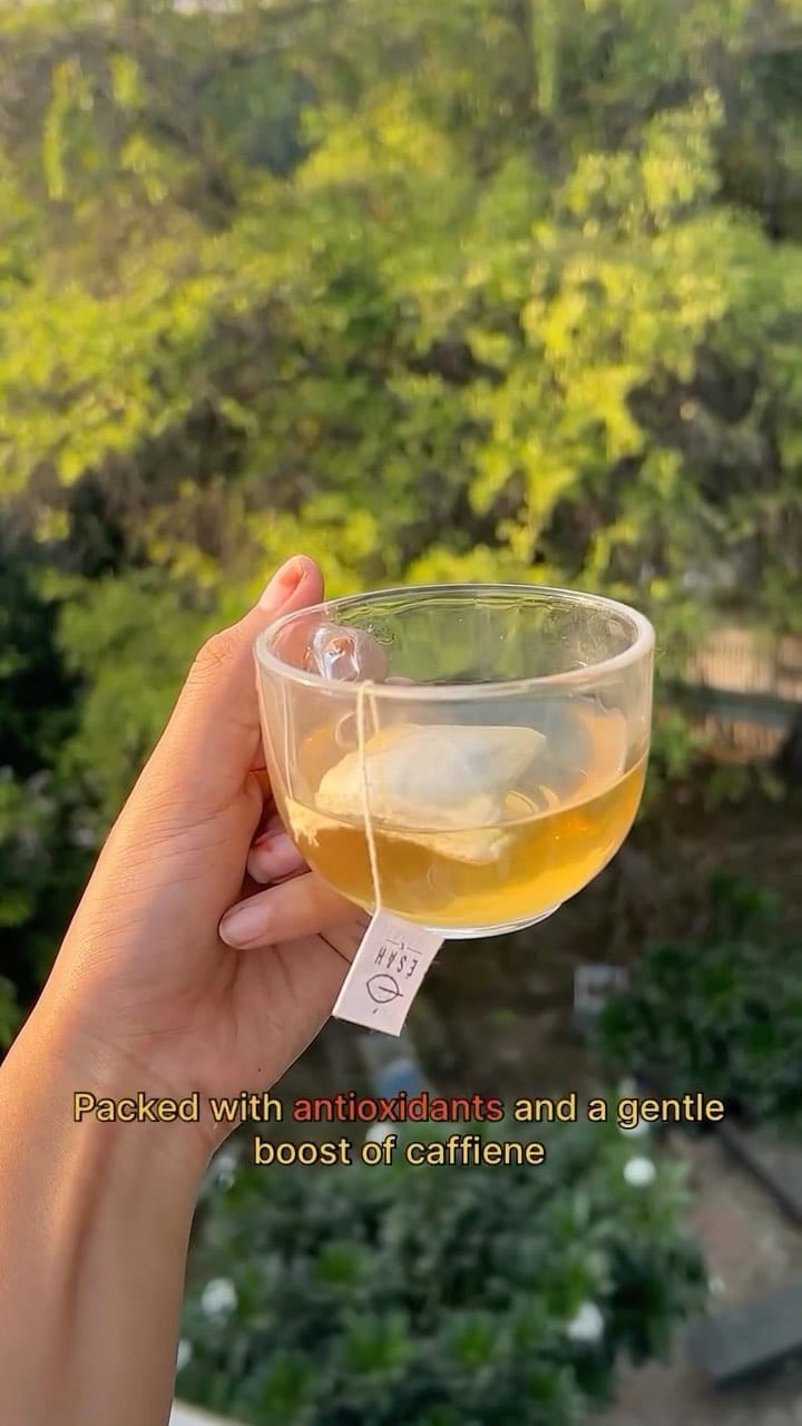 Post 7 by Ésah Tea on Instagram (video)