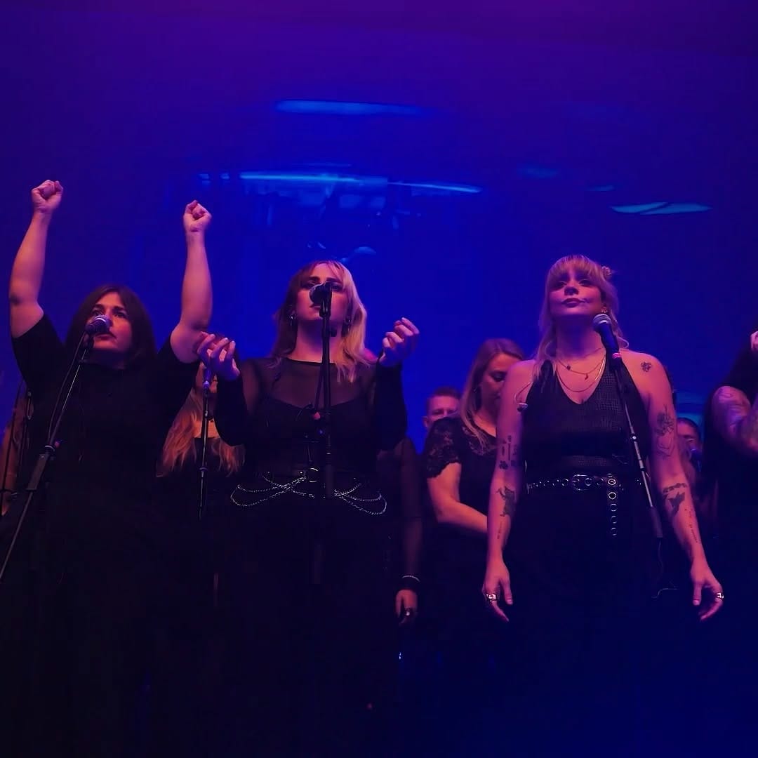 Post 3 by 𝕮𝖍𝖔𝖎𝖗 𝕹𝖔𝖎𝖗 on Instagram (video)