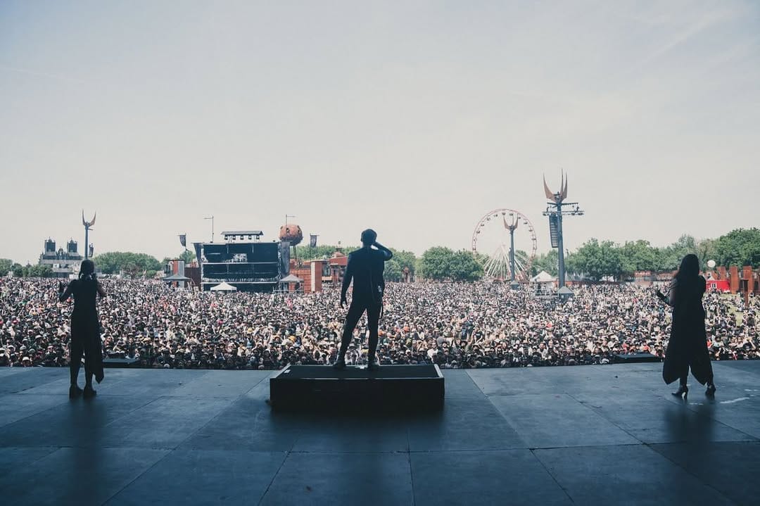 Post 4 by 𝕮𝖍𝖔𝖎𝖗 𝕹𝖔𝖎𝖗 on Instagram (carousel)