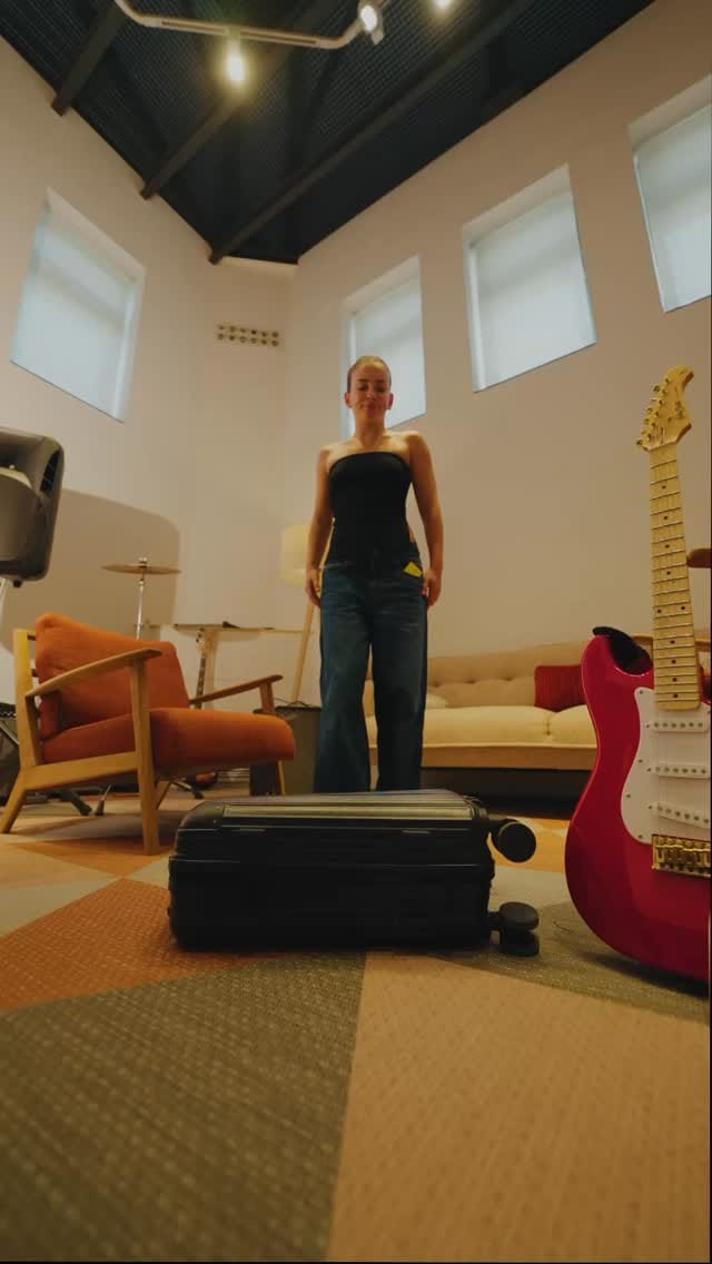 Post 4 by Openbank on Instagram (video)