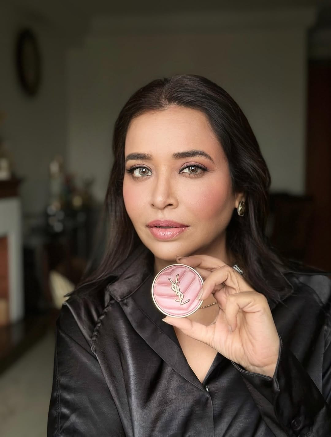 Post 1 by ANUBHA DAWAR |MAKEUP ARTIST | EDUCATOR on Instagram (carousel)