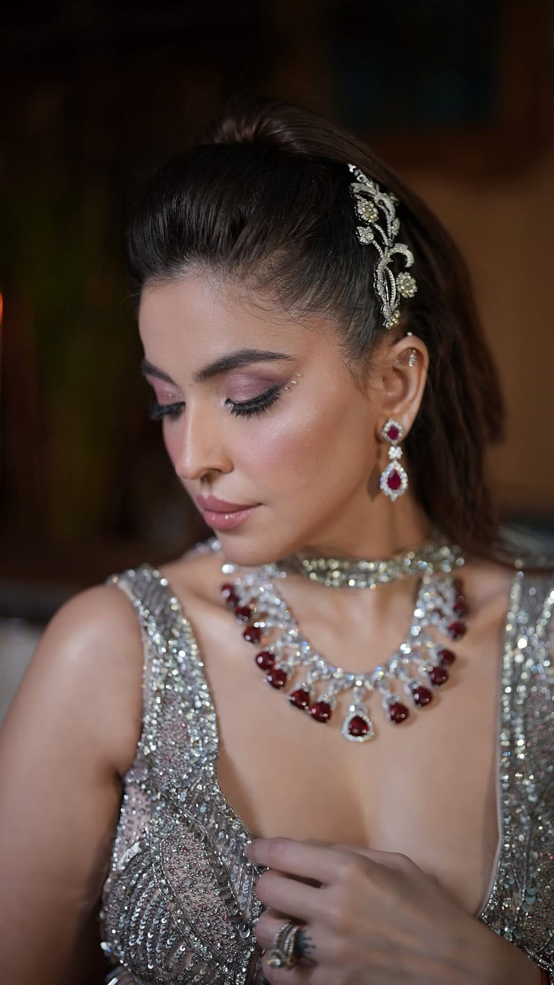 Post 9 by ANUBHA DAWAR |MAKEUP ARTIST | EDUCATOR on Instagram (video)