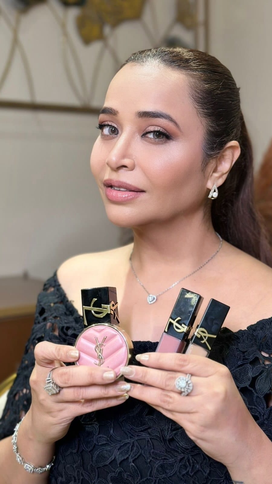 Post 3 by ANUBHA DAWAR |MAKEUP ARTIST | EDUCATOR on Instagram (video)