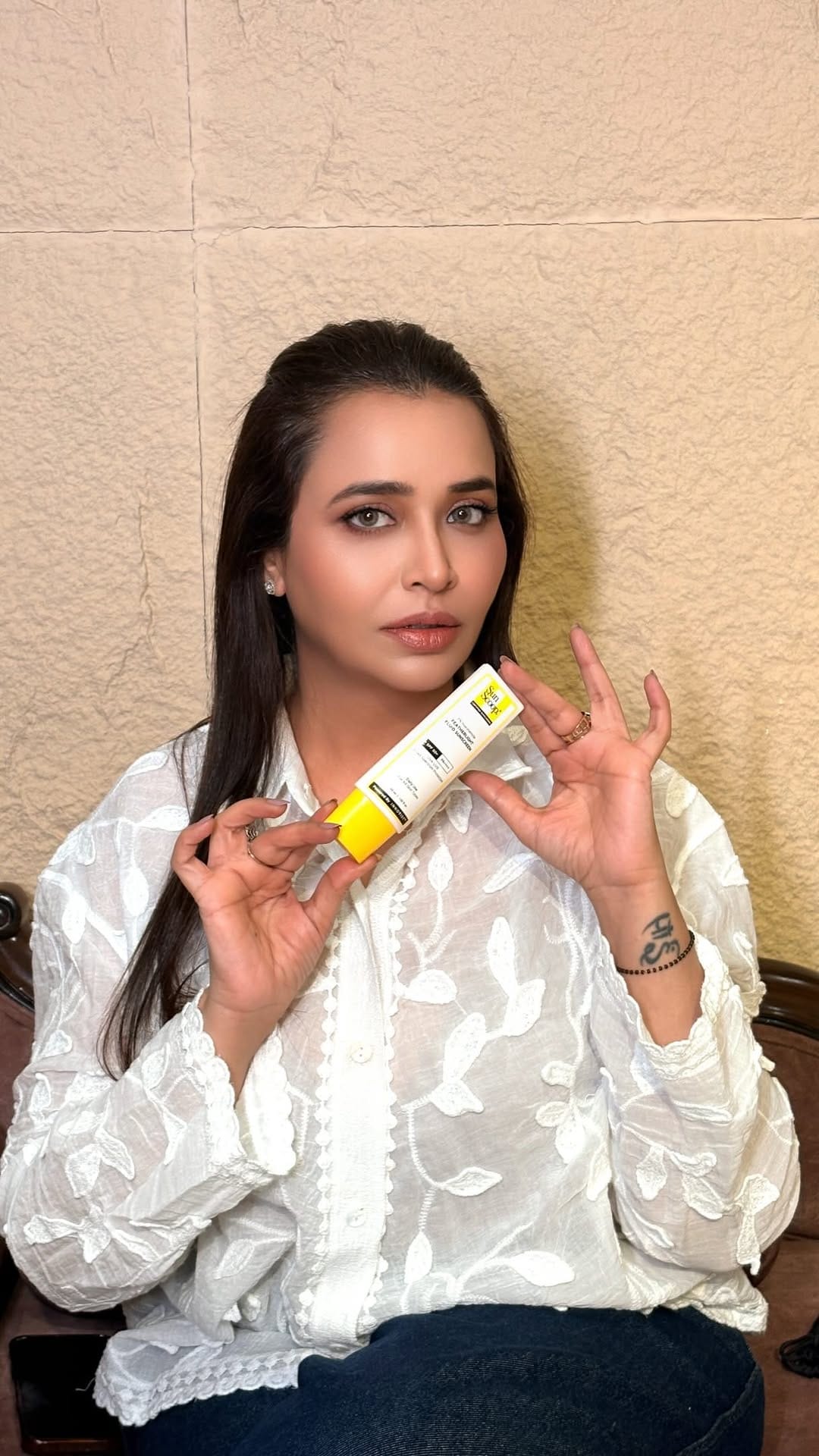 Post 6 by ANUBHA DAWAR |MAKEUP ARTIST | EDUCATOR on Instagram (video)