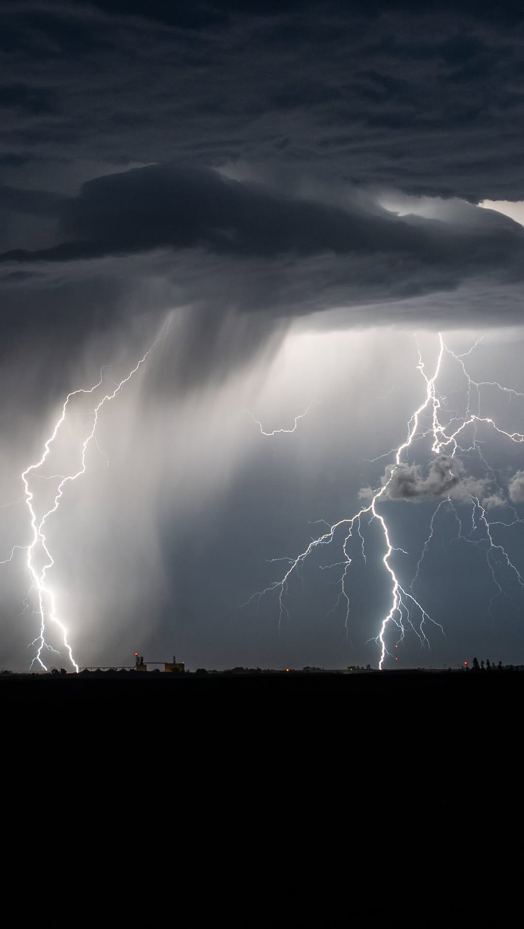 Post 5 by Unwetter-Freaks on Instagram (video)