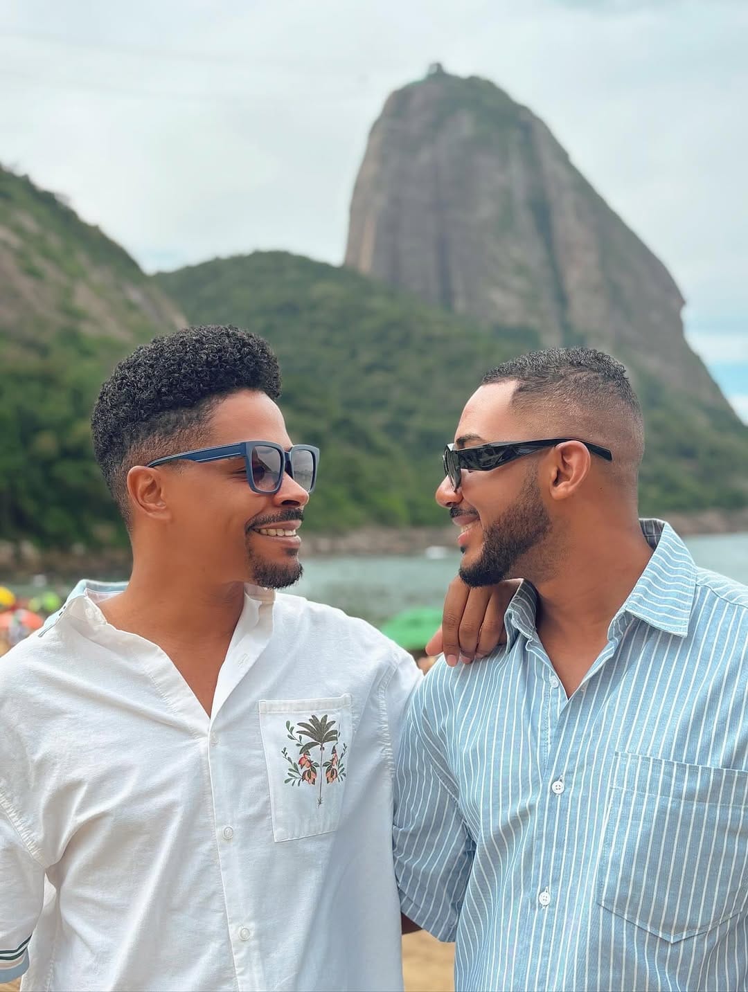 Post 7 by Gil Alves on Instagram (carousel)