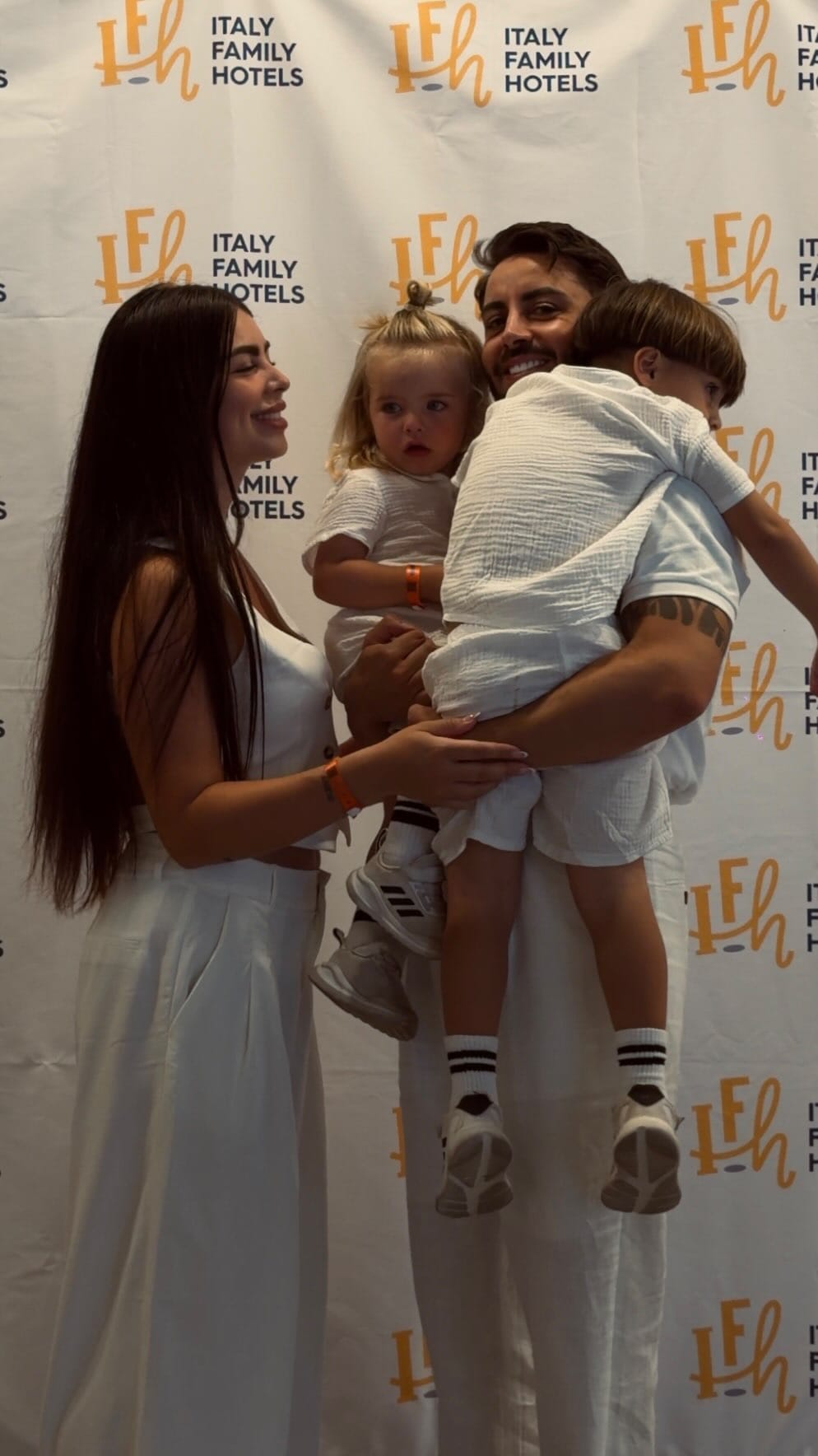 Post 7 by Laura Gaiti on Instagram (video)