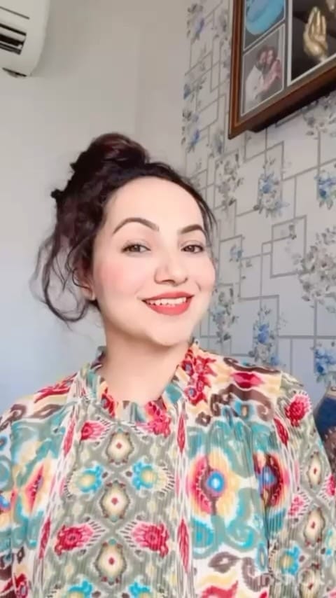 Post 8 by Simmii on Instagram (video)