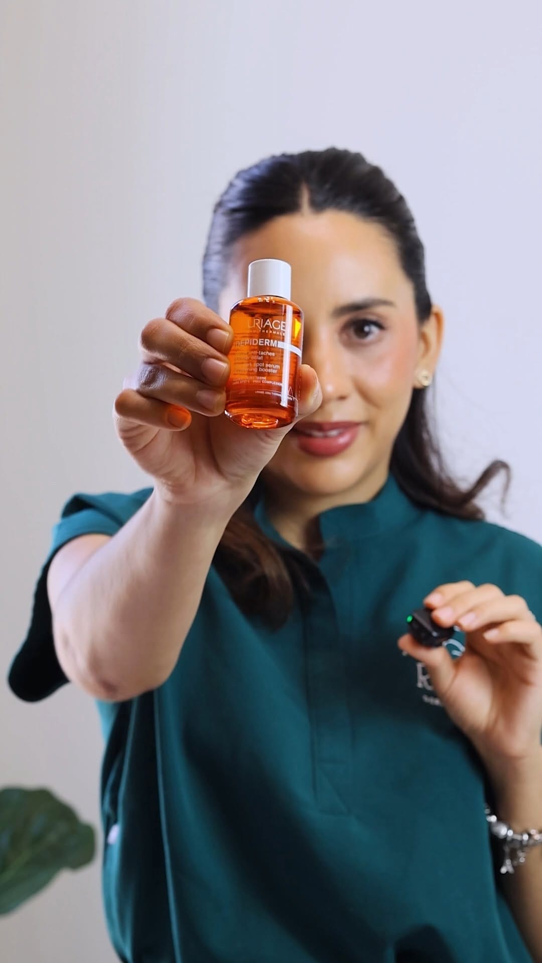 Post 1 by Dra. Ángela Reyna │ Dermatóloga on Instagram (video)