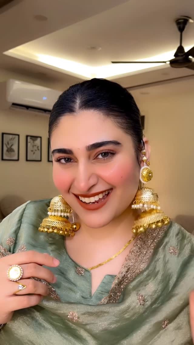 Post 7 by Simran Kaur on Instagram (video)