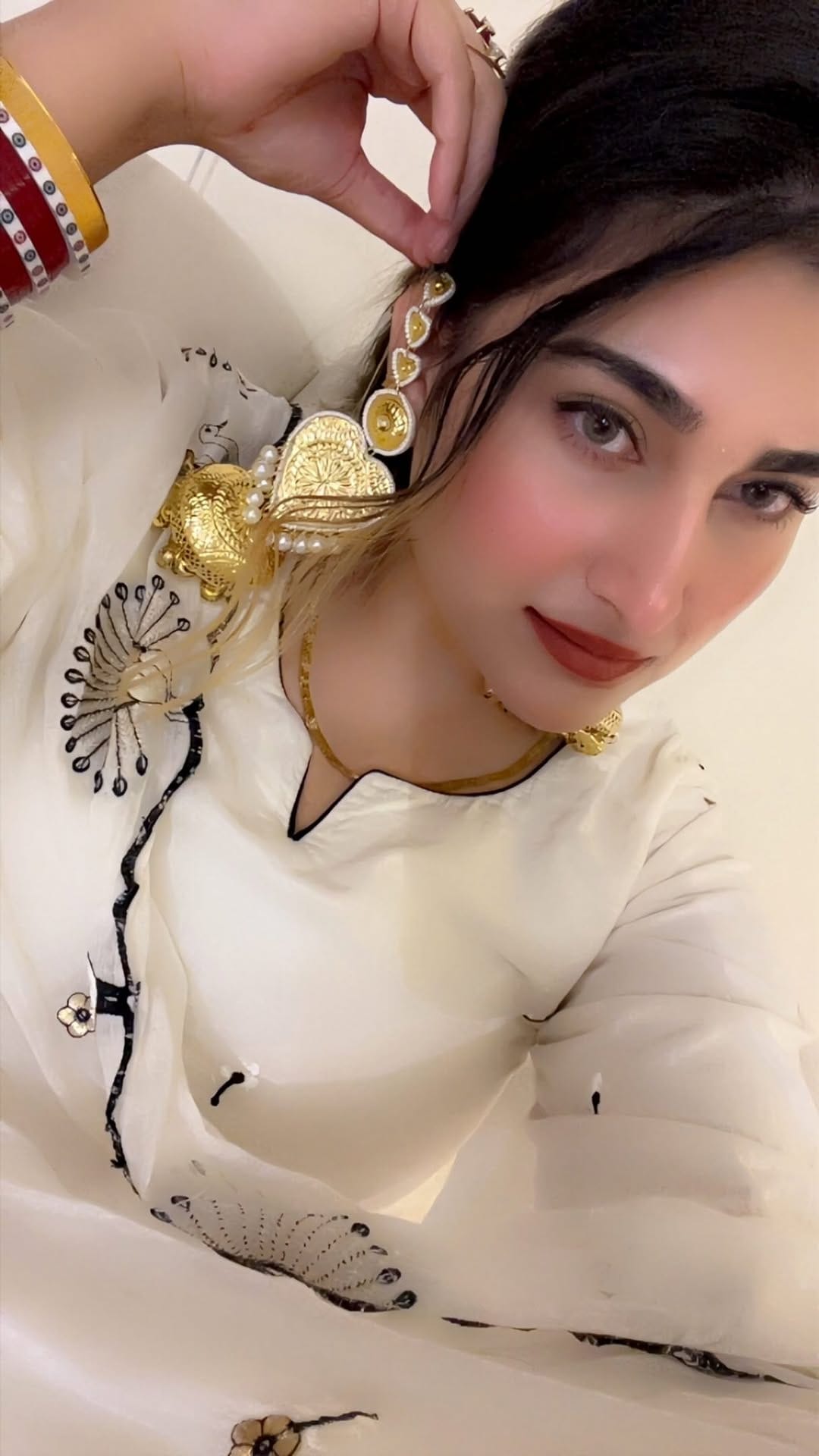 Post 10 by Simran Kaur on Instagram (video)