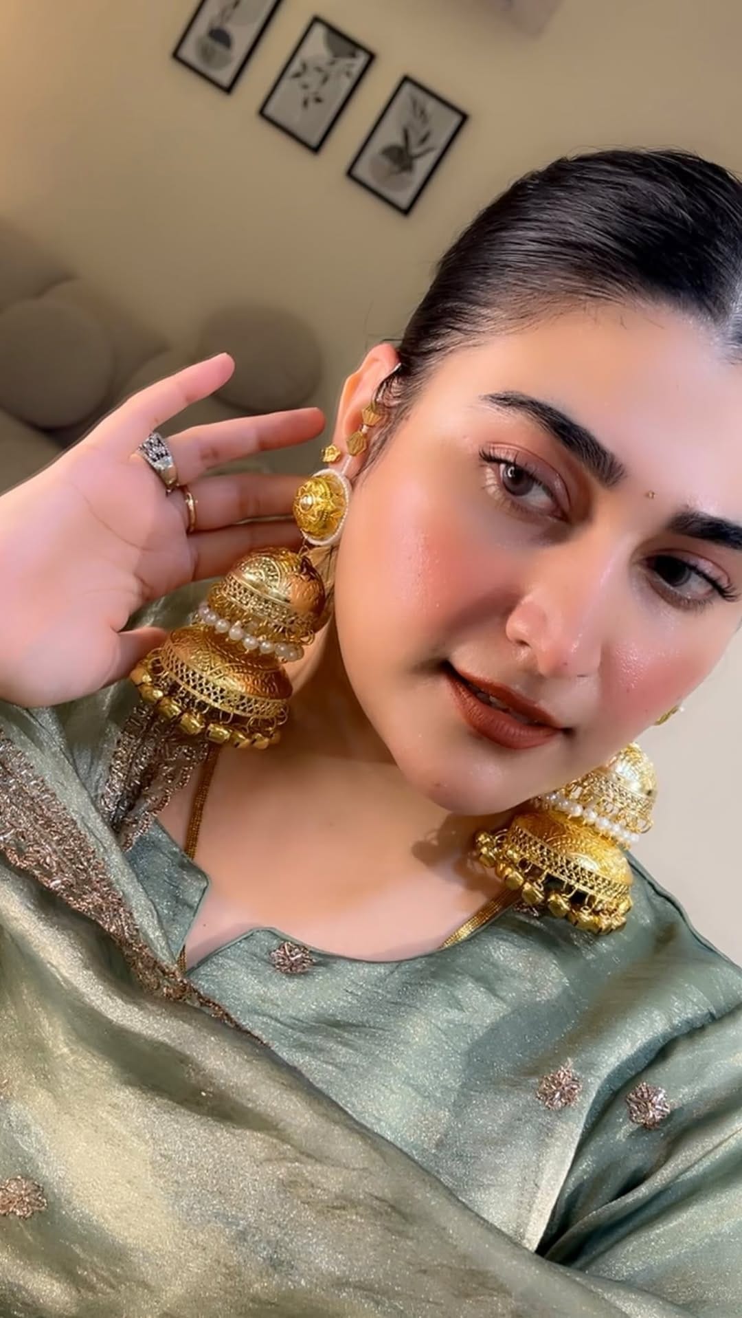 Post 5 by Simran Kaur on Instagram (video)
