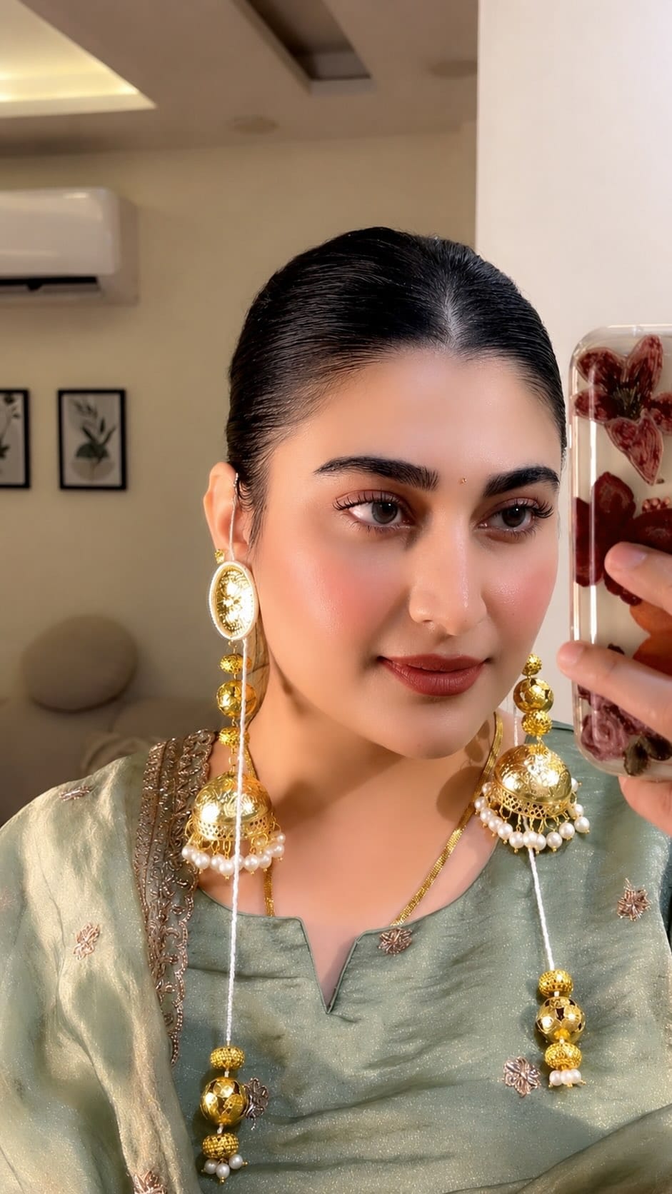 Post 6 by Simran Kaur on Instagram (video)