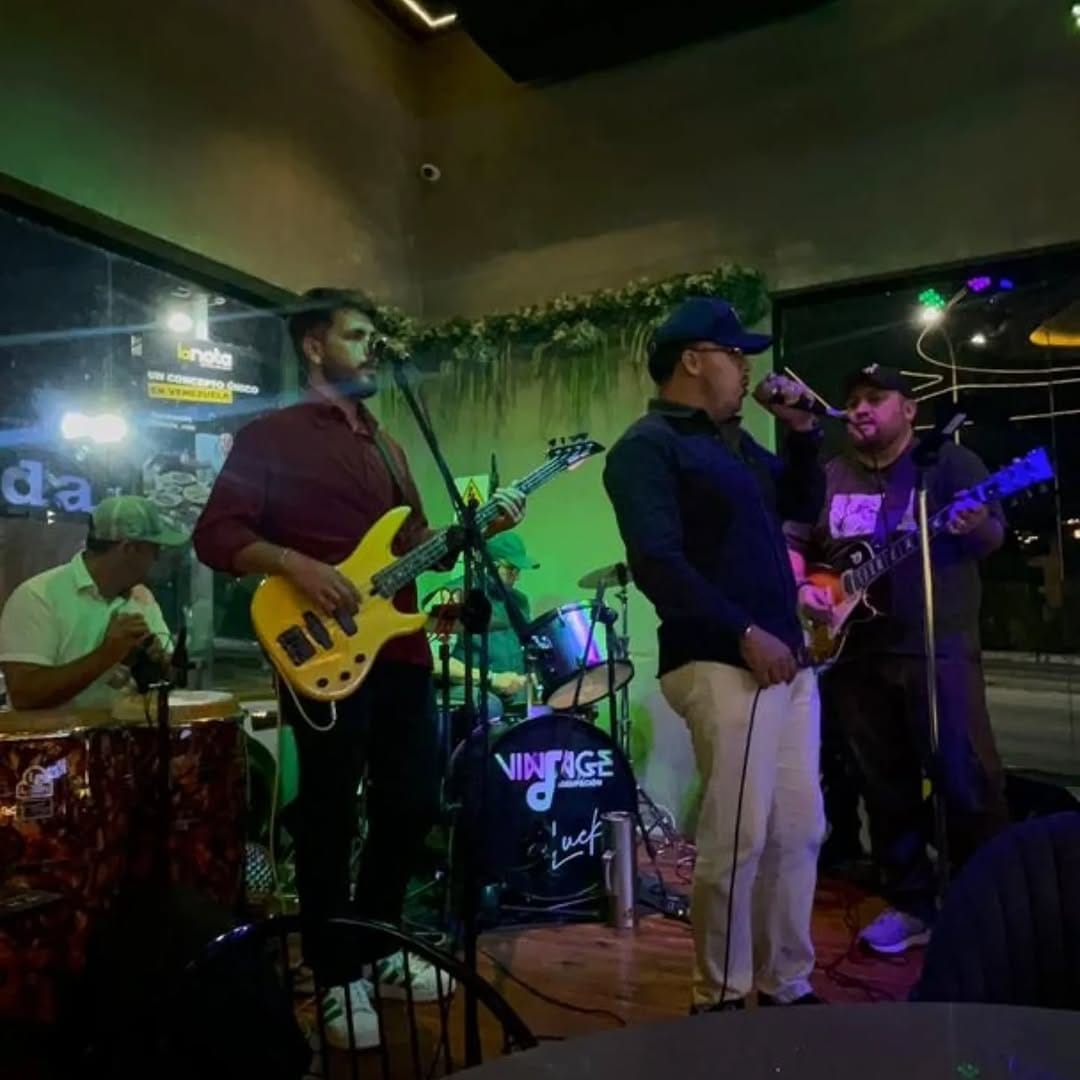 Post 8 by Yonathan Carrero | Cantante on Instagram (carousel)