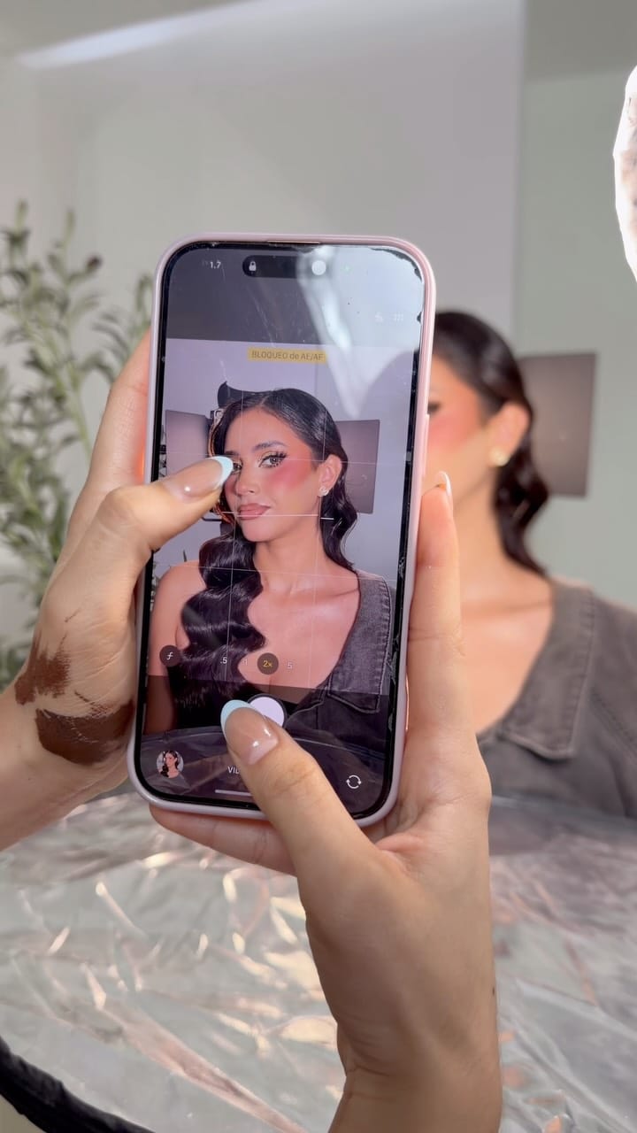 Post 4 by Makeup by Majo on Instagram (video)