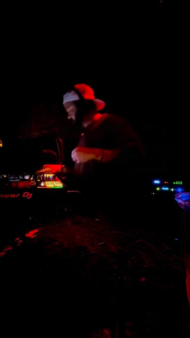 Post 4 by Ignacio Casanova (FeedBack_Musique) on Instagram (video)