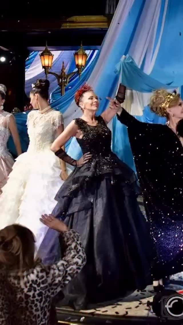 Post 8 by Fabiana Araujo on Instagram (video)