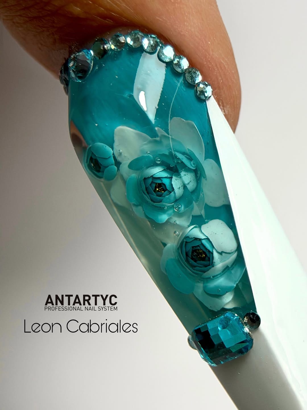 Post 1 by Leon Cabriales on Instagram (carousel)