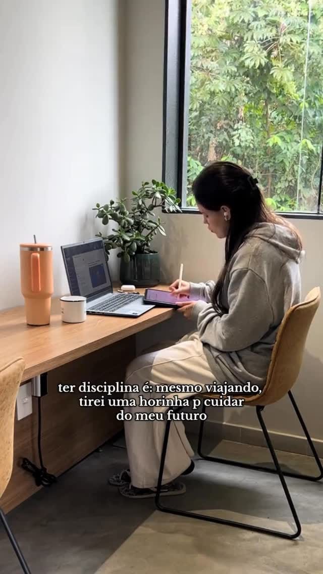 Post 6 by Maria Eduarda Lopes on Instagram (video)