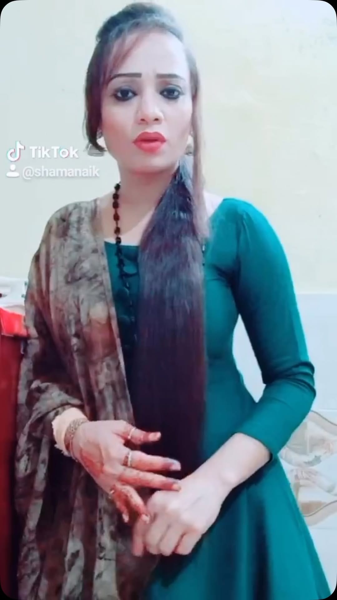 Post 1 by Mehvish sayyed میہویس سیّد on Instagram (video)