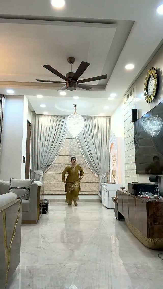 Post 3 by Siaan Singh 1313 on Instagram (video)