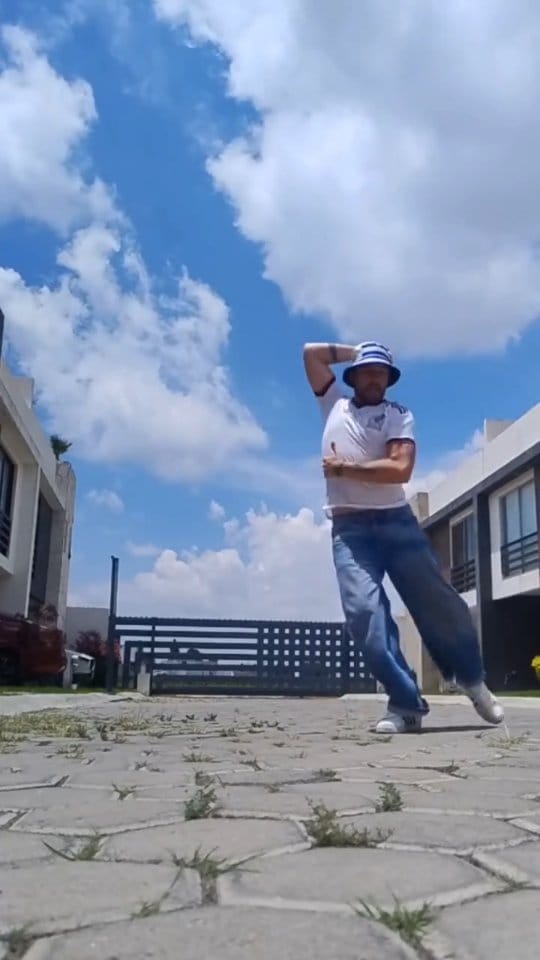 Post 6 by Chris Sanchez ( Clases de Bachata ) on Instagram (video)