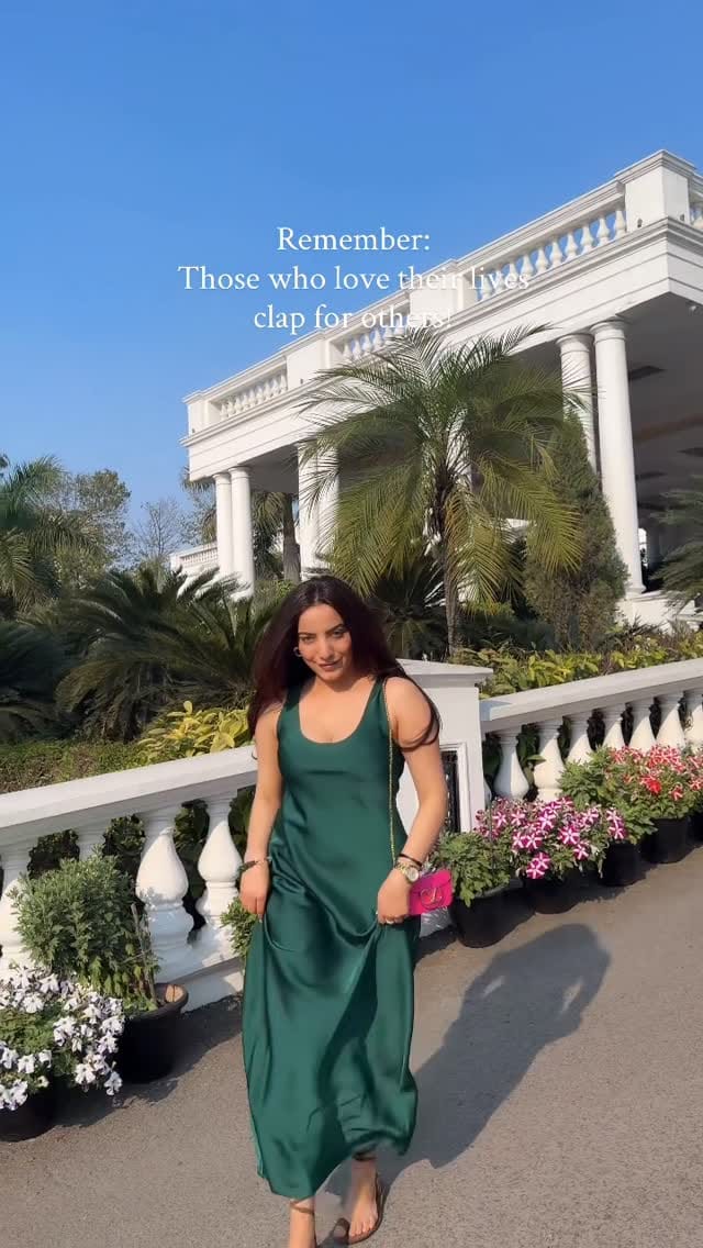 Post 9 by Simran Taneja  | Jai GuruJi 🧿 on Instagram (video)