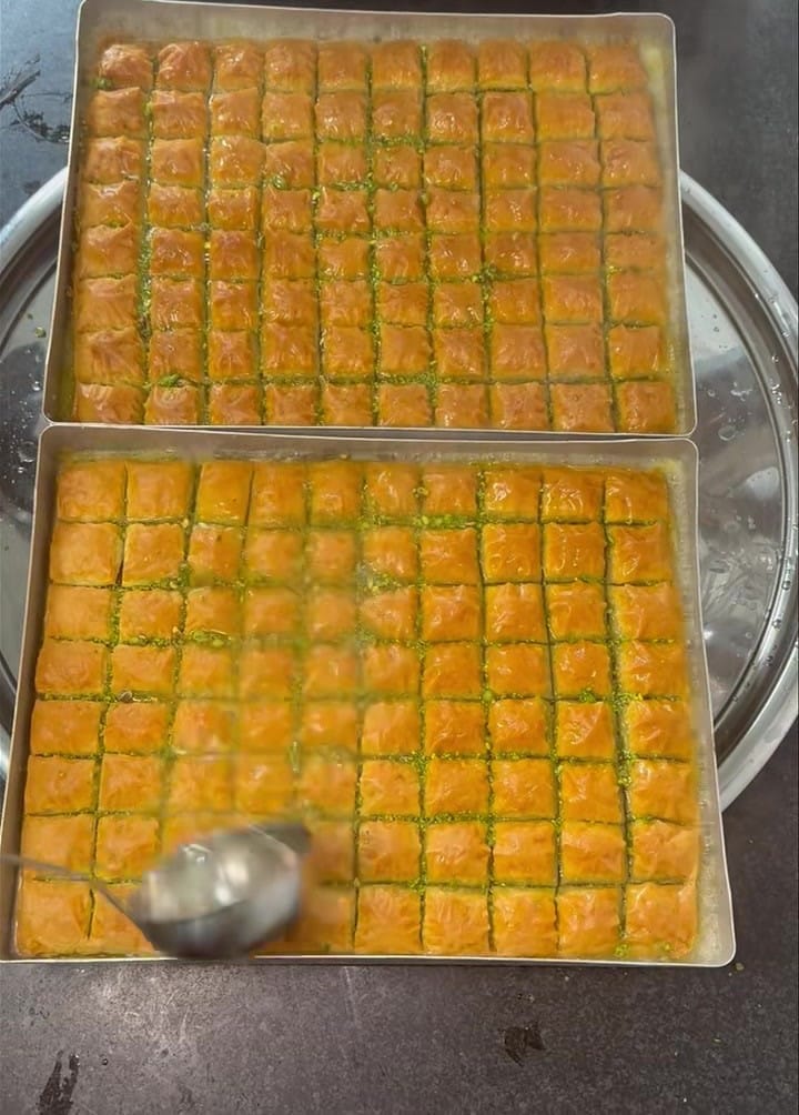 Post 5 by FISTIKZADE BAKLAVA LİÈGE on Instagram (video)