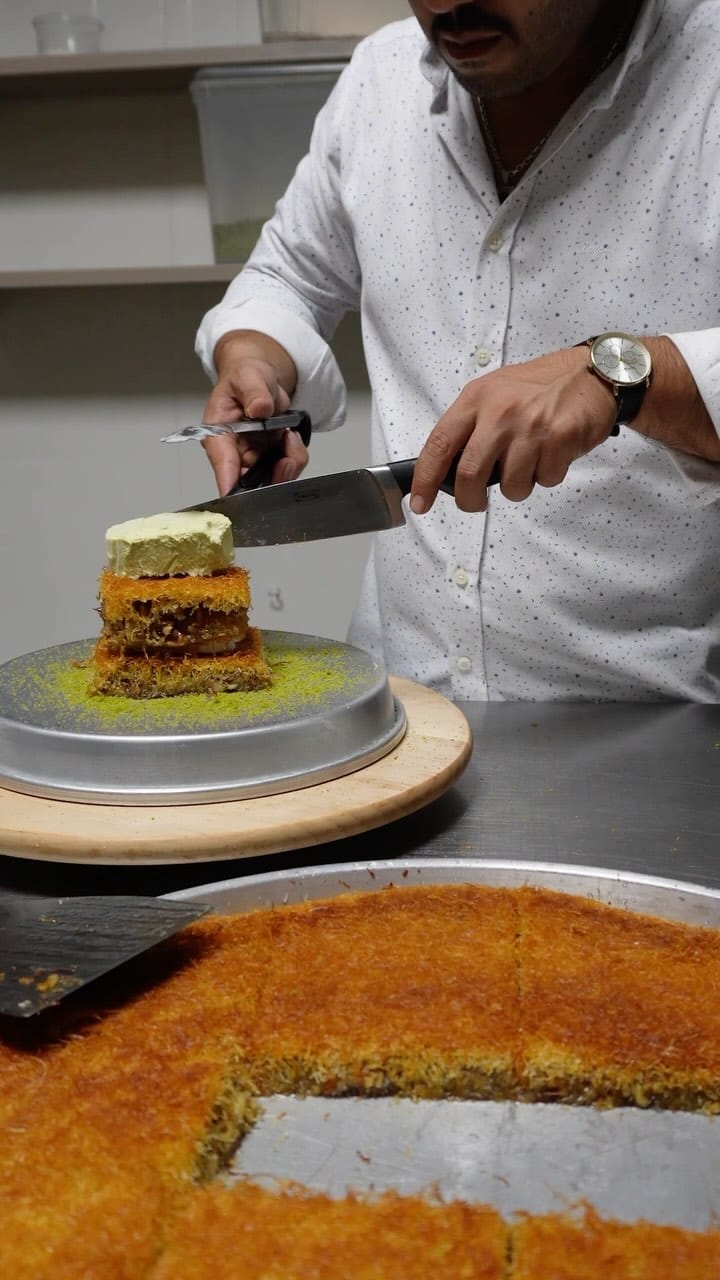 Post 9 by FISTIKZADE BAKLAVA LİÈGE on Instagram (video)