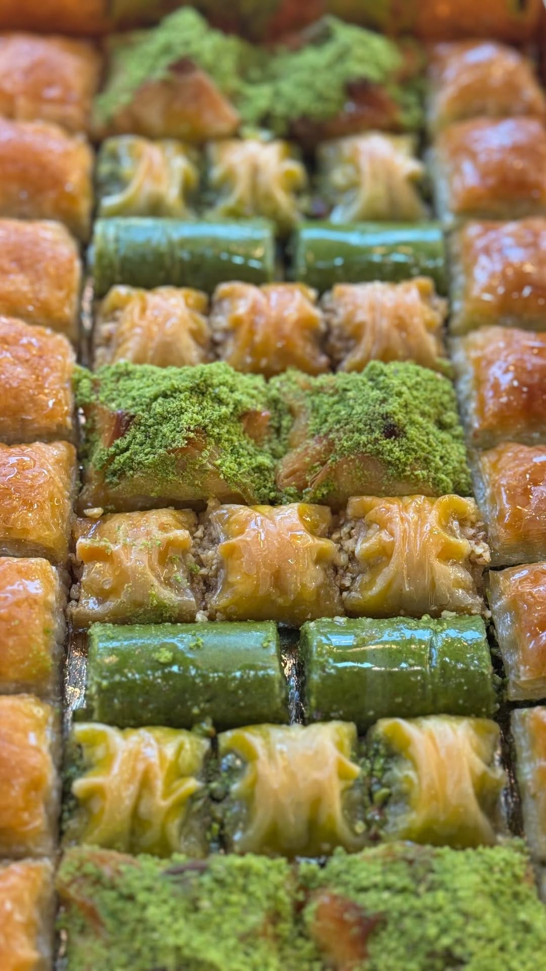Post 1 by FISTIKZADE BAKLAVA LİÈGE on Instagram (video)