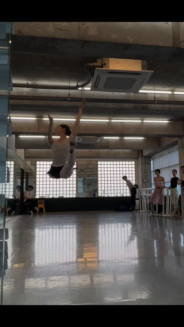 Post 6 by Balletwest studio | 발레웨스트 스튜디오(학원) on Instagram (video)