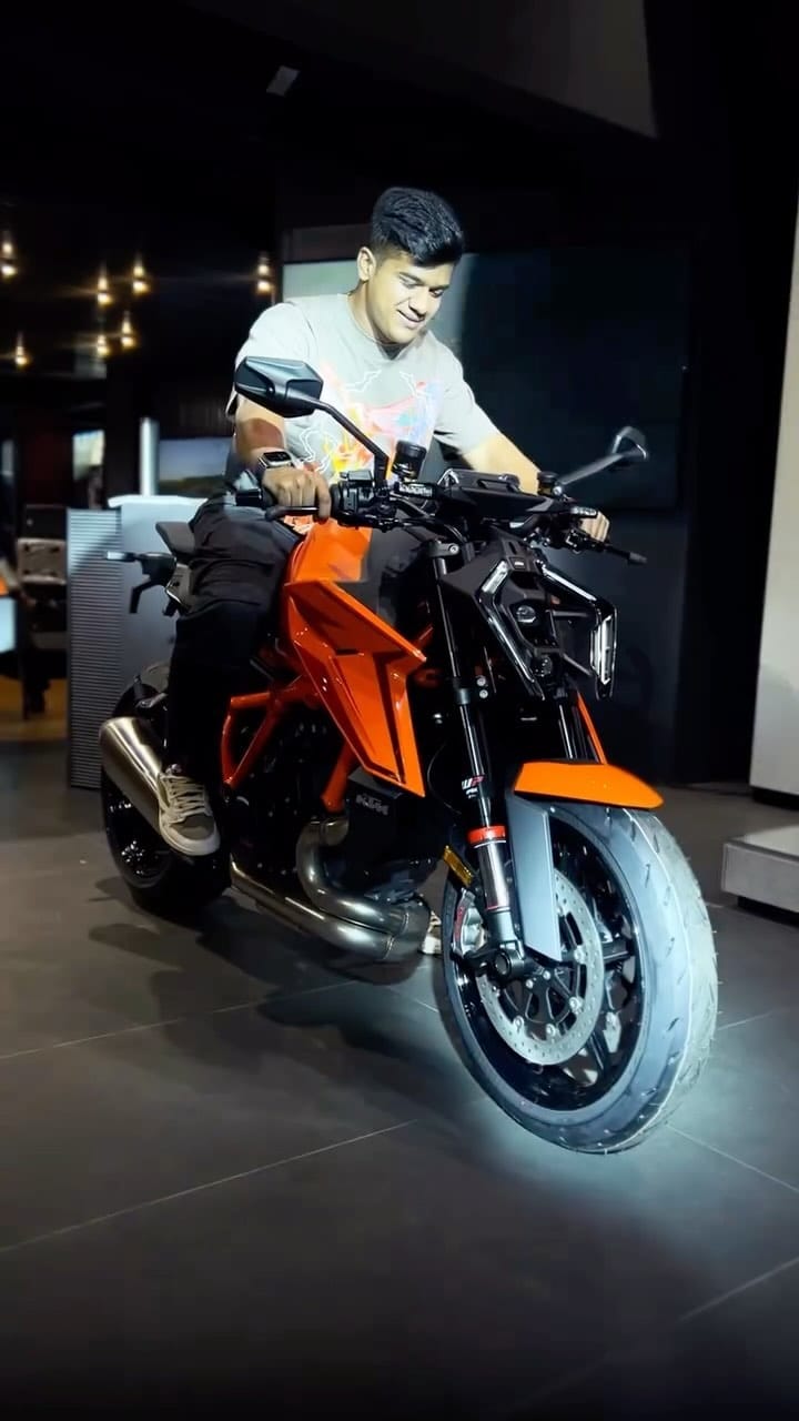 Post 10 by Atharva Udawant on Instagram (video)