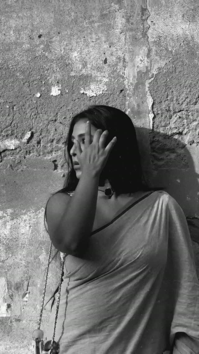 Post 3 by Rosi Das on Instagram (video)