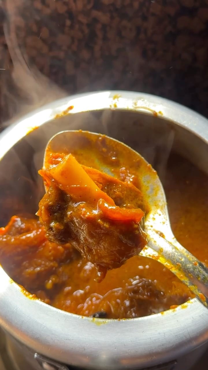 Post 3 by 𝐏𝐫𝐢𝐲𝐚𝐧𝐤𝐚 𝐒𝐚𝐡𝐚 | Kolkata on Instagram (video)