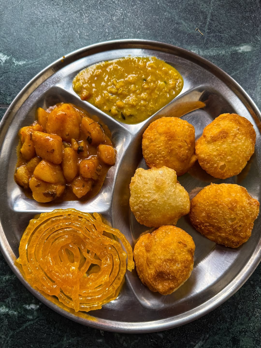 Post 2 by 𝐏𝐫𝐢𝐲𝐚𝐧𝐤𝐚 𝐒𝐚𝐡𝐚 | Kolkata on Instagram (image)