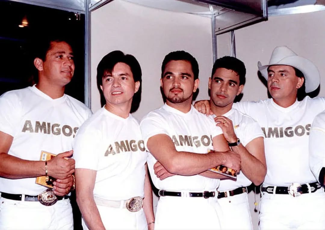 Post 10 by Amigos - A História Continua on Instagram (image)