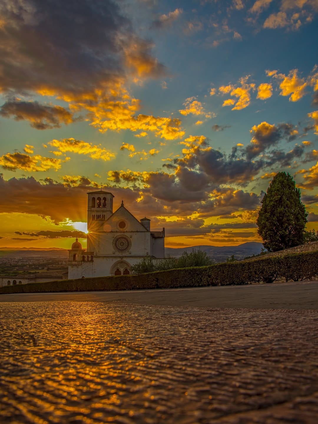 Post 4 by CHRISTIAN  MACIAS / UMBRIA on Instagram (carousel)